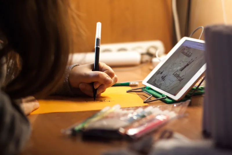 Svenska seriehjältar i det digitala flödet: Hur Bamse och hans vänner erövrar nya generationer